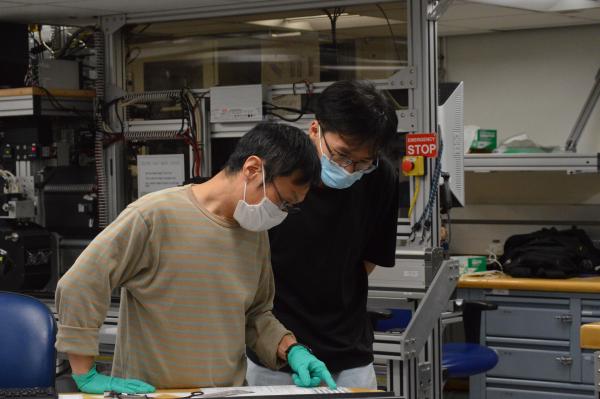 Kosuke Egawa (left) and Xunhui Xu (right) examining a core